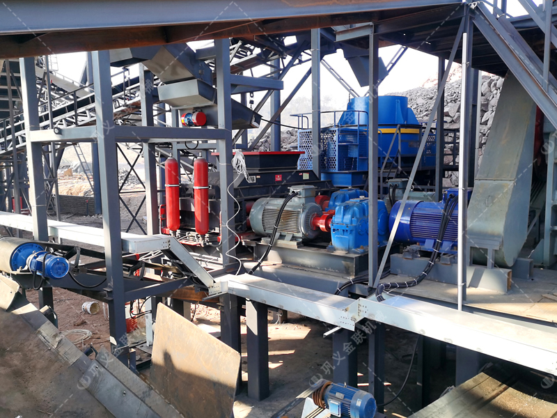 对辊制砂机在河卵石生产线中，如何与给料机、颚破协同？